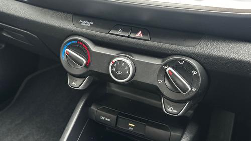 Kia Stonic Photo autoimg-f8199c4cdedba07041c0bb67b49d121df50b0e53.jpg