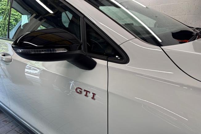 VOLKSWAGEN Golf Photo 20