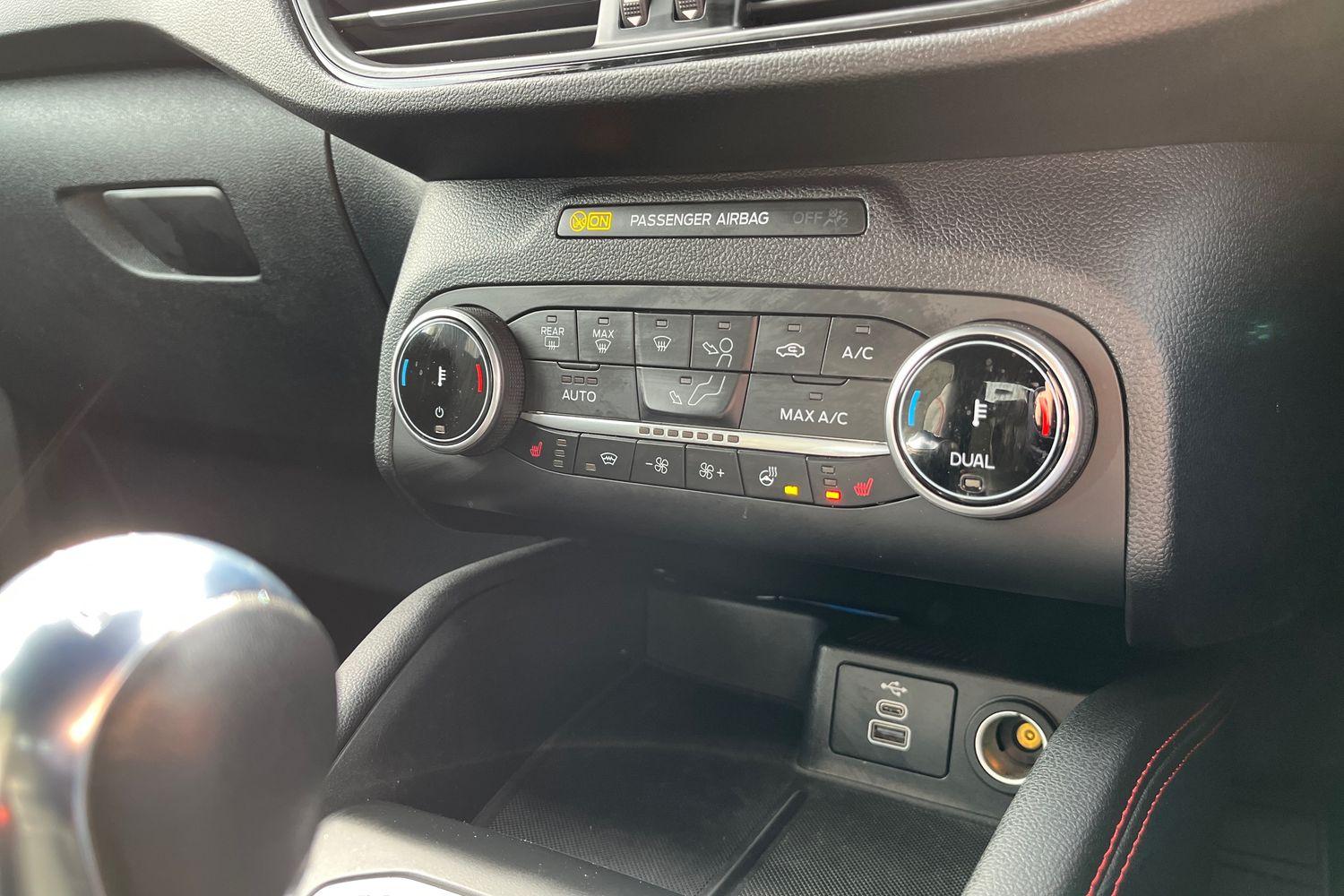 Ford KUGA Photo 28