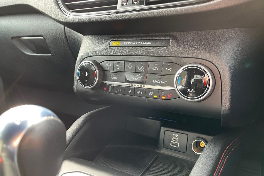 Ford KUGA Photo autoimg-f820fb9006cdb9bc38d9de98dec89b4df3e8533d.jpg