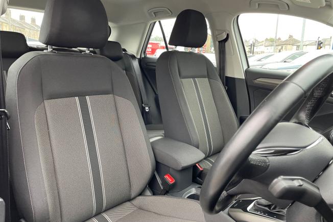 VOLKSWAGEN T-Roc Photo 26