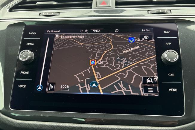 VOLKSWAGEN Tiguan Photo 14