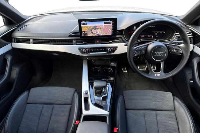 AUDI A4 Avant Photo 10