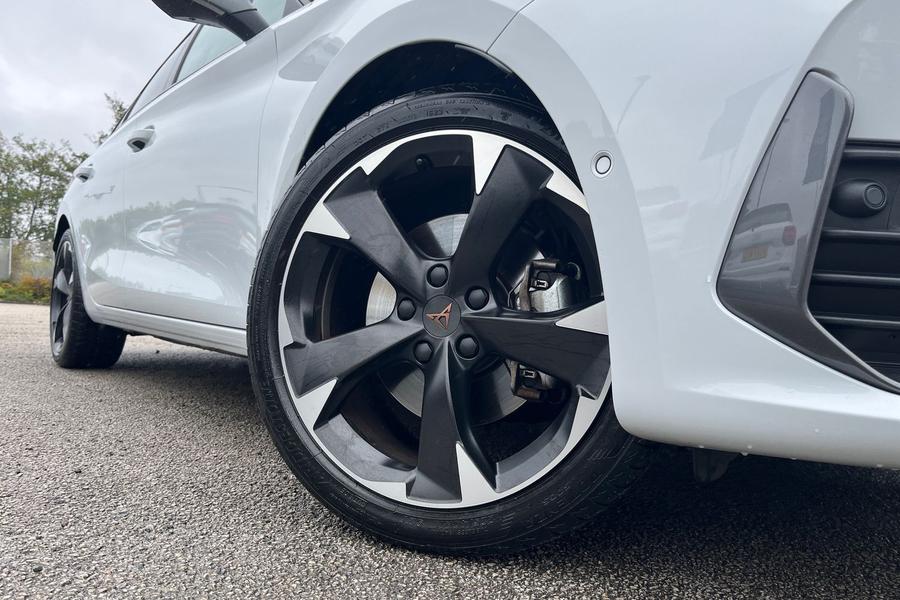 CUPRA Leon Photo autoimg-f82d7e228d9709faafd5d4e9fd6d61c1a9ac66a5.jpg