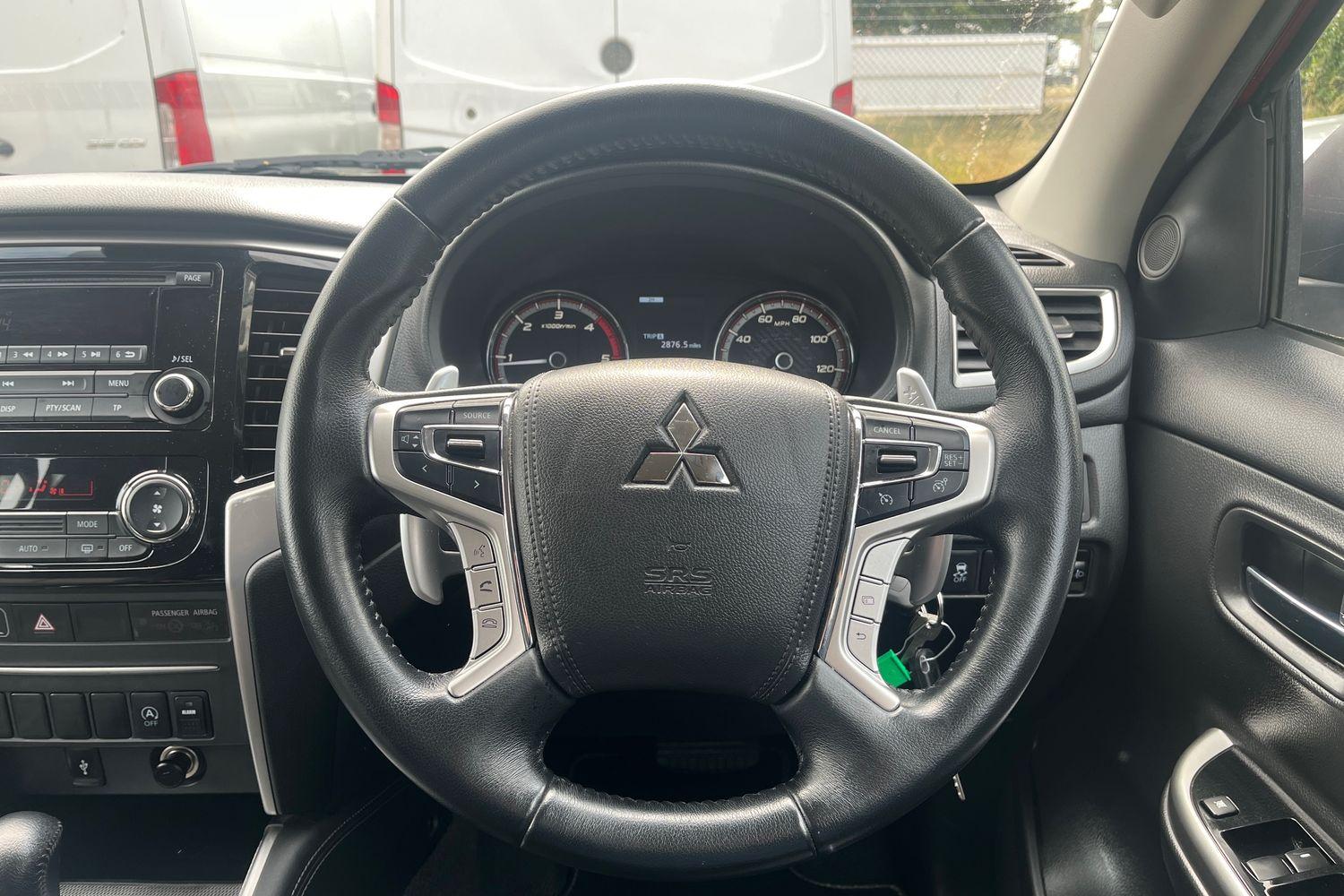 Mitsubishi L200 Photo 11