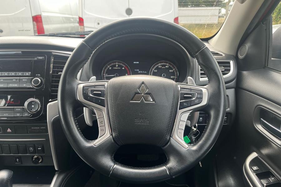 Mitsubishi L200 Photo autoimg-f83542c5fbd603f59d08a410c372fedec59c83af.jpg