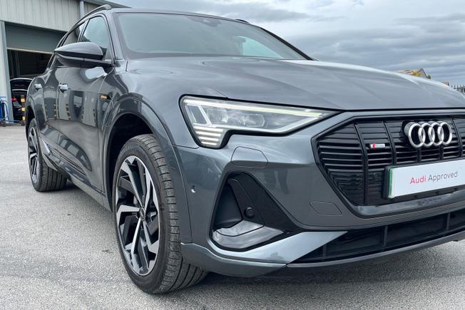 AUDI e-tron Photo 19