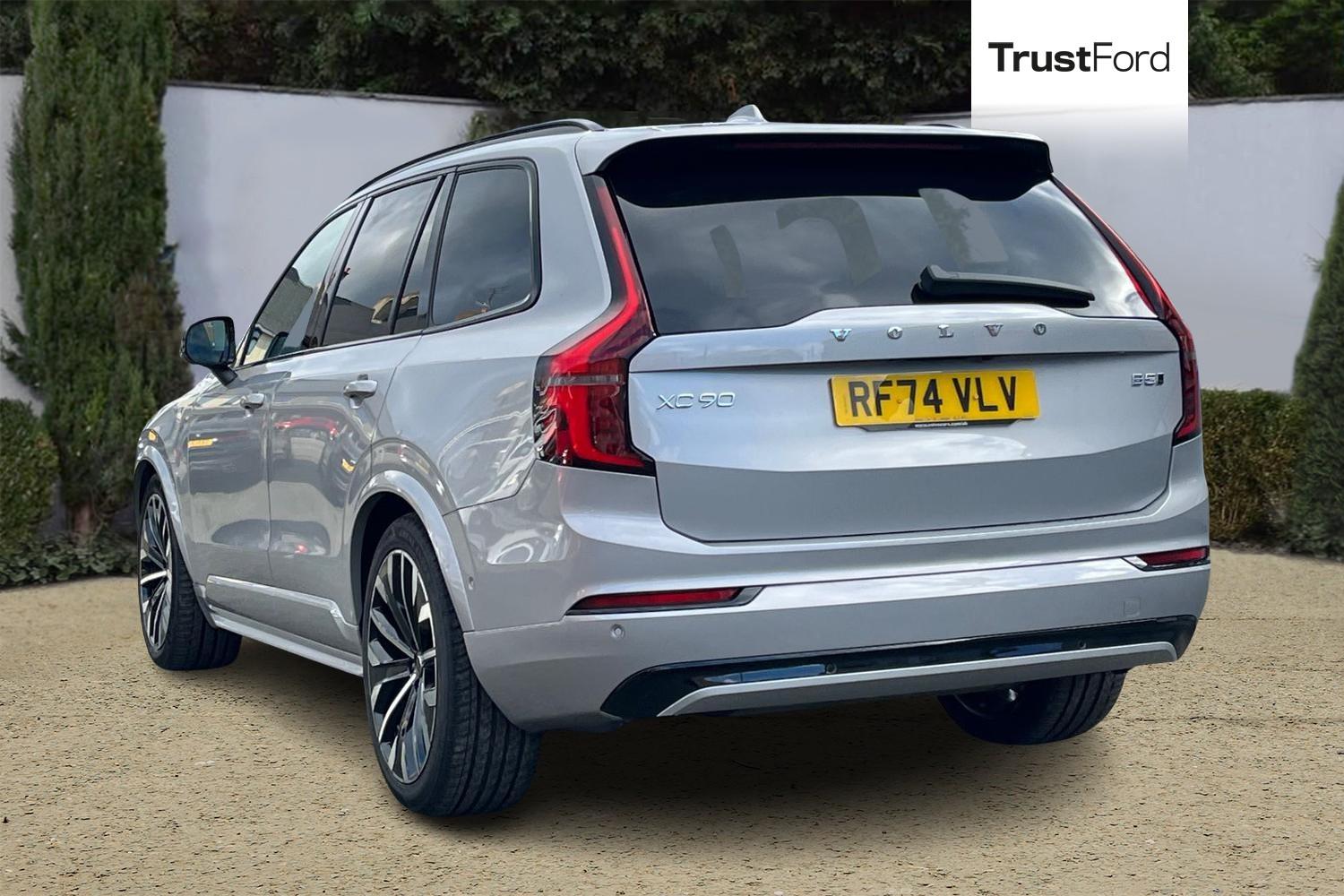 Volvo XC90 Photo 1