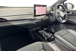 VOLKSWAGEN ID.4 Photo 2