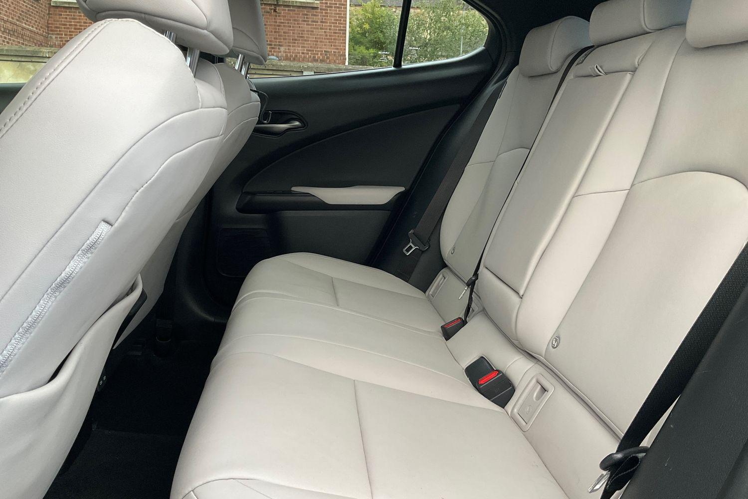 Lexus UX Photo 19