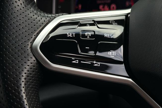 VOLKSWAGEN T-Roc Photo 16