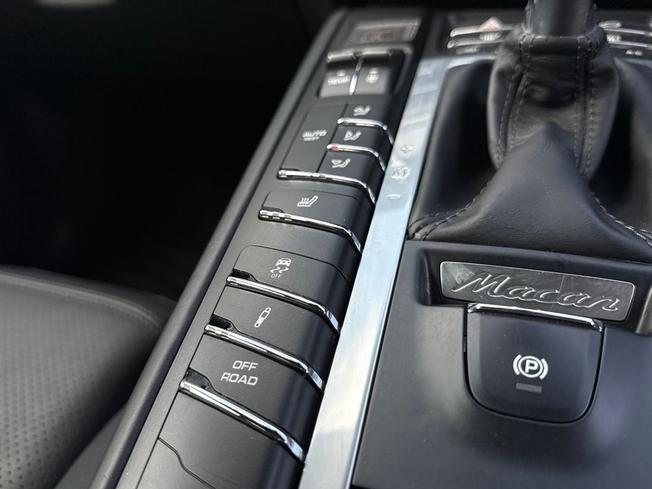 PORSCHE Macan Photo 38