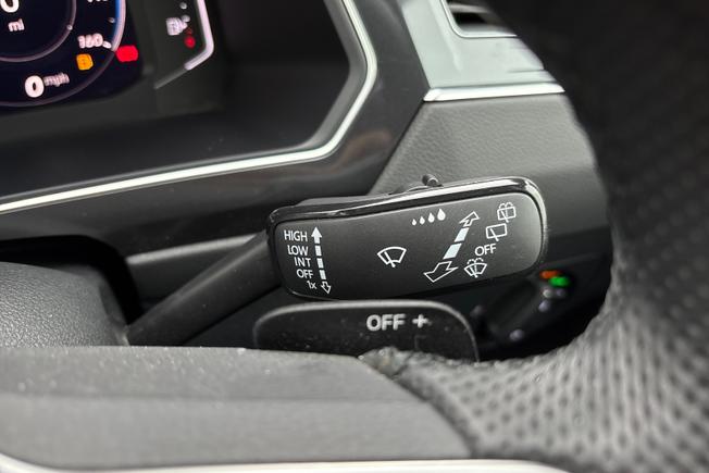VOLKSWAGEN Tiguan Photo 21