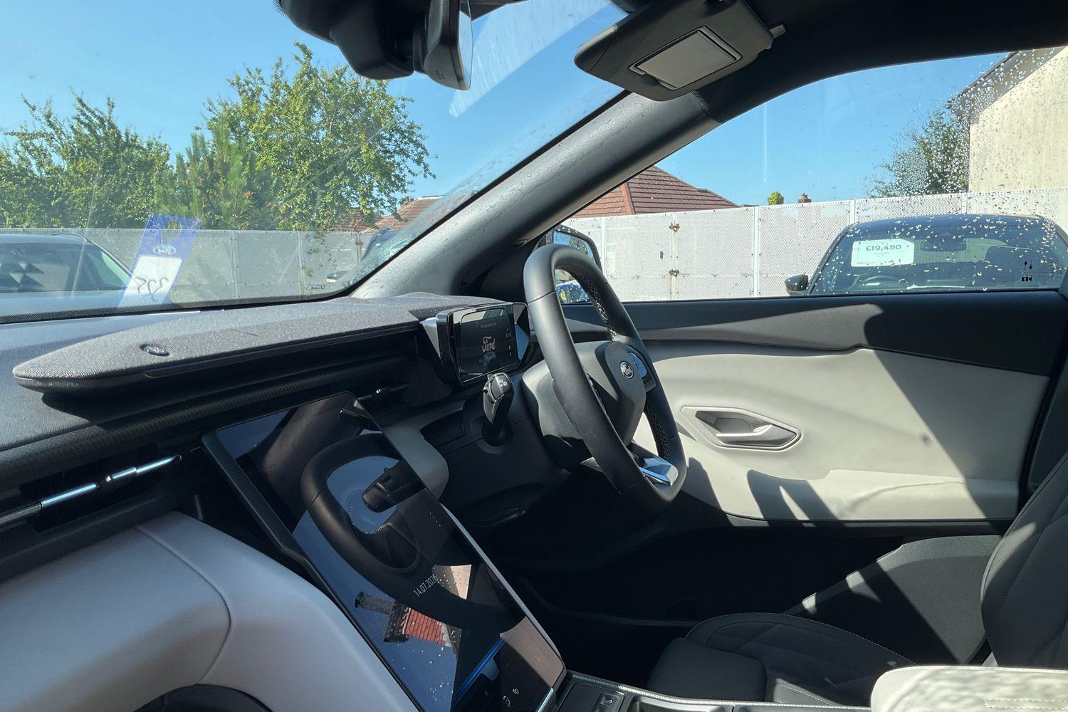 Ford Explorer Photo 17