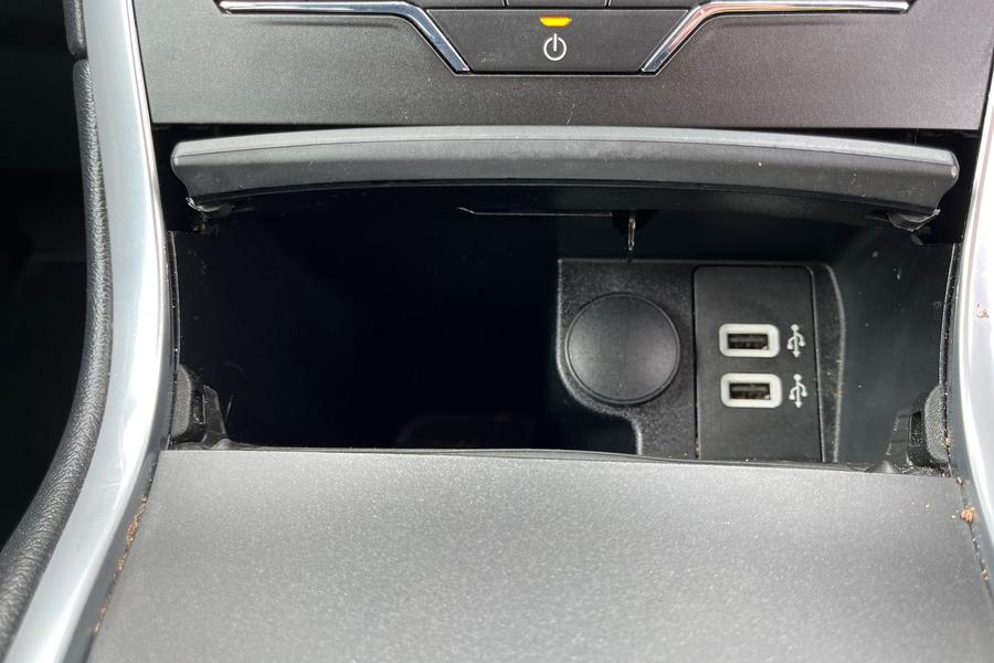 Ford GALAXY Photo autoimg-f865222135c9ad41dde1c2a7372430f3db2cf177.jpg