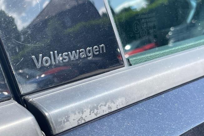 VOLKSWAGEN T-Roc Photo 23