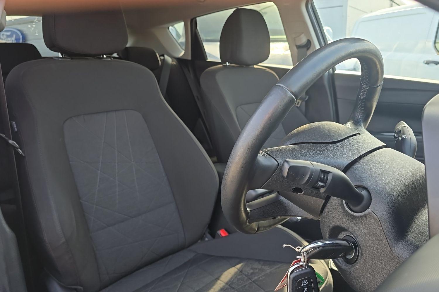 Hyundai BAYON Photo 16