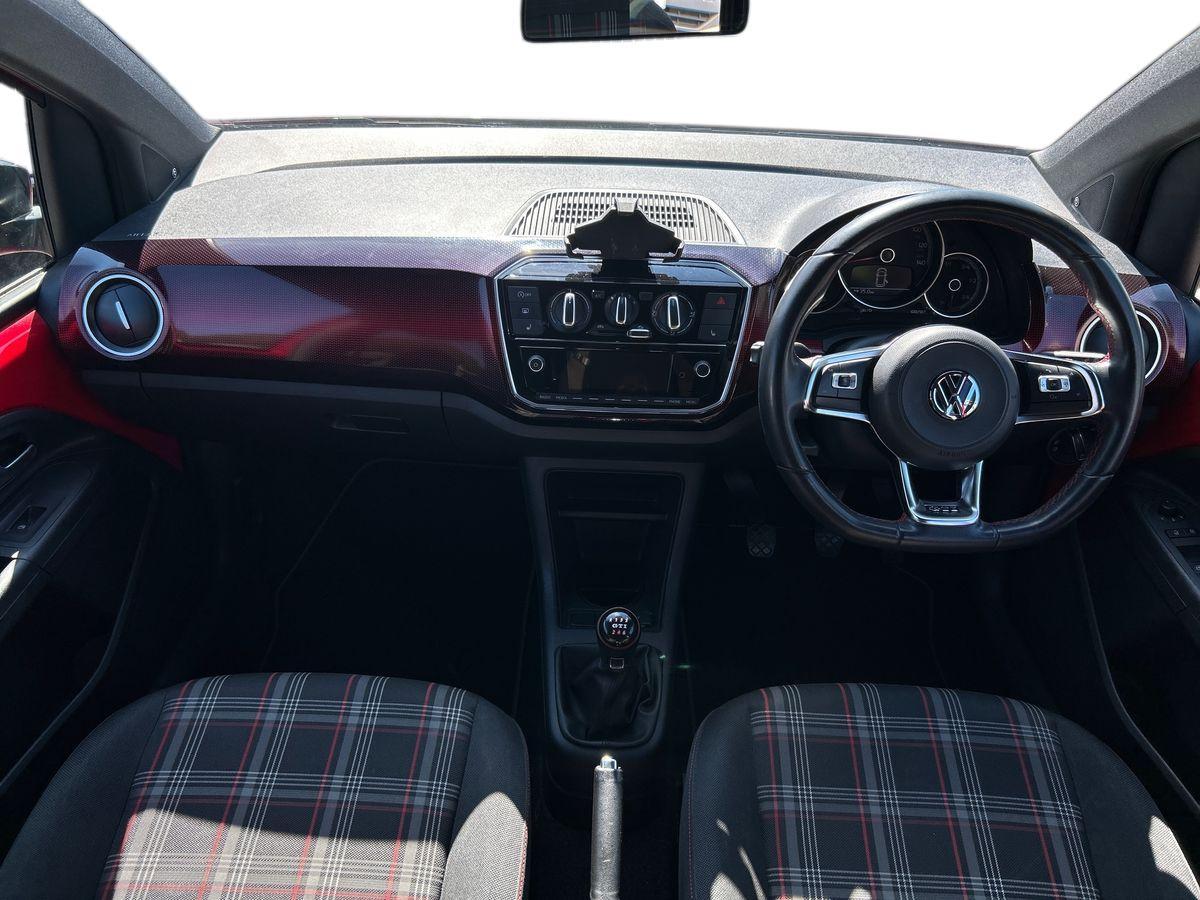 Volkswagen up! Photo autoimg-f8690f94f32c56ca52f4ec9b1336b73c2bc5dcd7.jpg