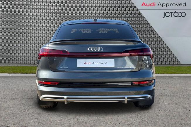 AUDI e-tron Photo 7