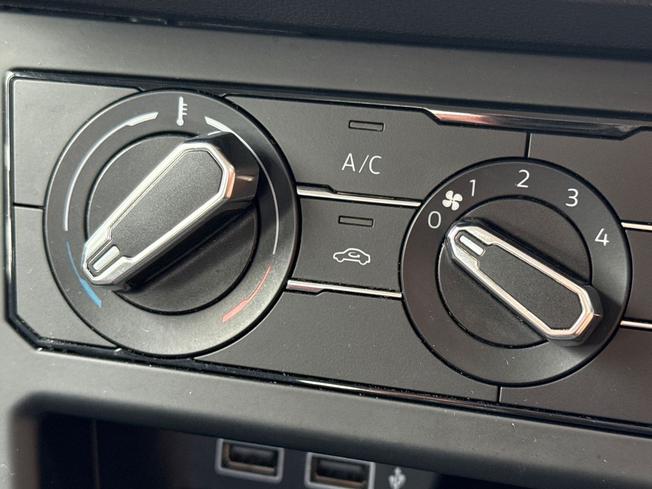 VOLKSWAGEN Polo Photo 51