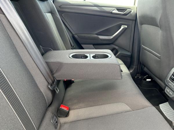 Volkswagen T-Roc Photo autoimg-f87bfd3706fe30801f4e72176121caa8112bb6cf.jpg