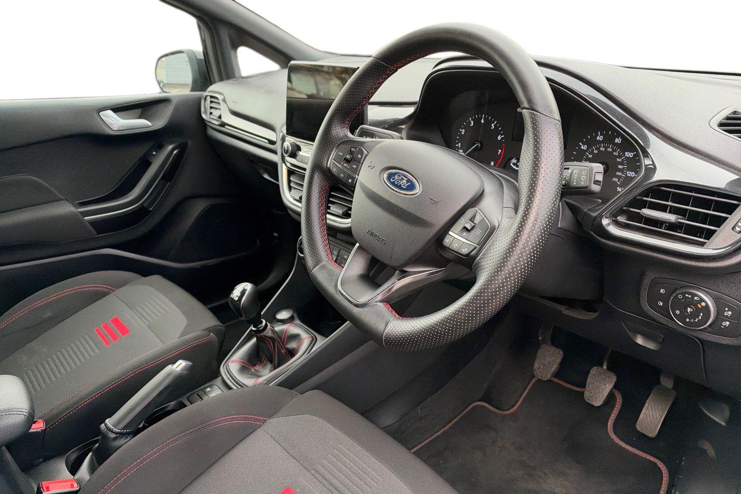 Ford FIESTA Photo 8