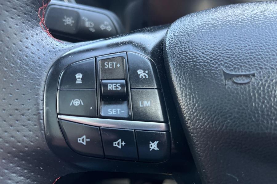 Ford KUGA Photo autoimg-f8826a446237c6fc11f4fb2a0a1e574cfefc934a.jpg