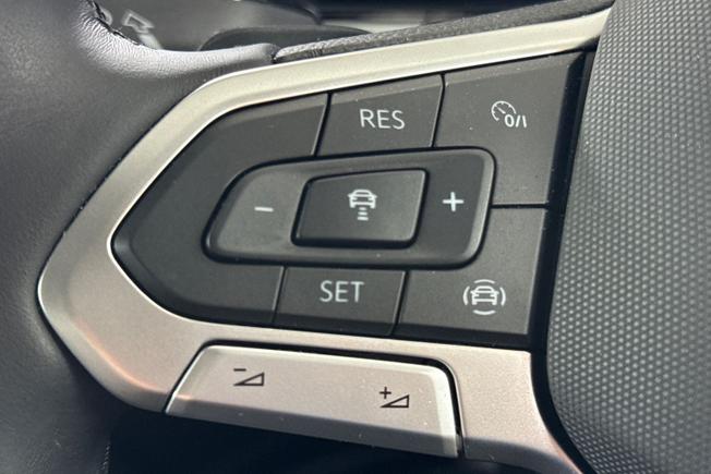 VOLKSWAGEN T-Roc Photo 16