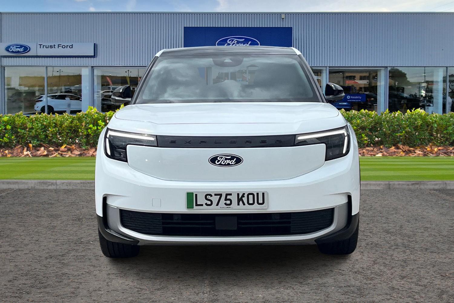 Ford Explorer Photo 5