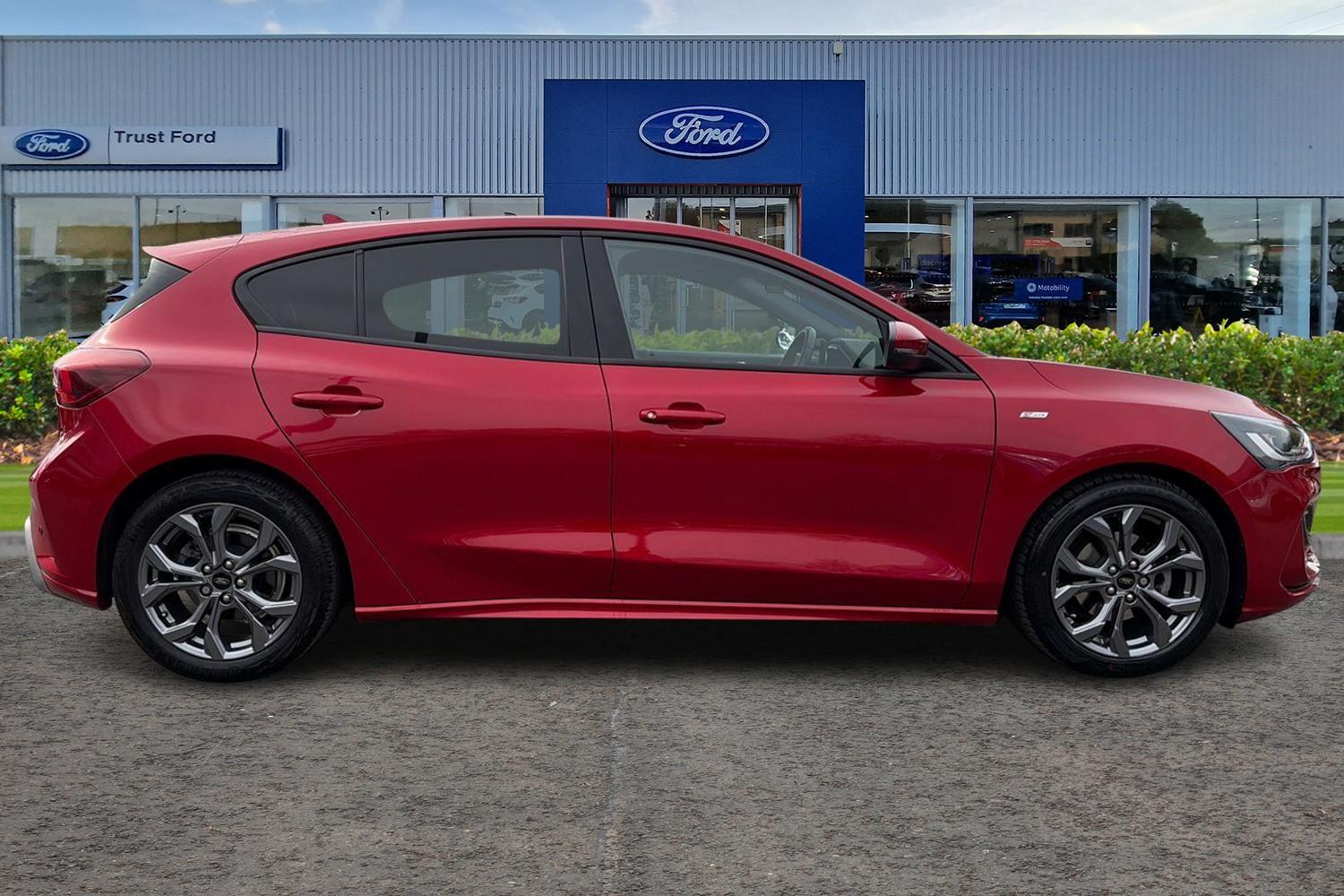 Ford FOCUS Photo 2