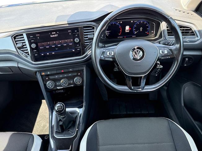 VOLKSWAGEN T-Roc Photo 11