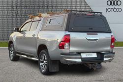 TOYOTA Hilux Photo 3