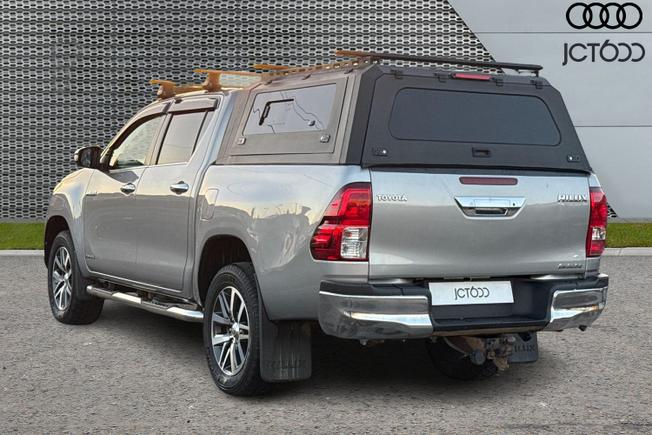 TOYOTA Hilux Photo 3
