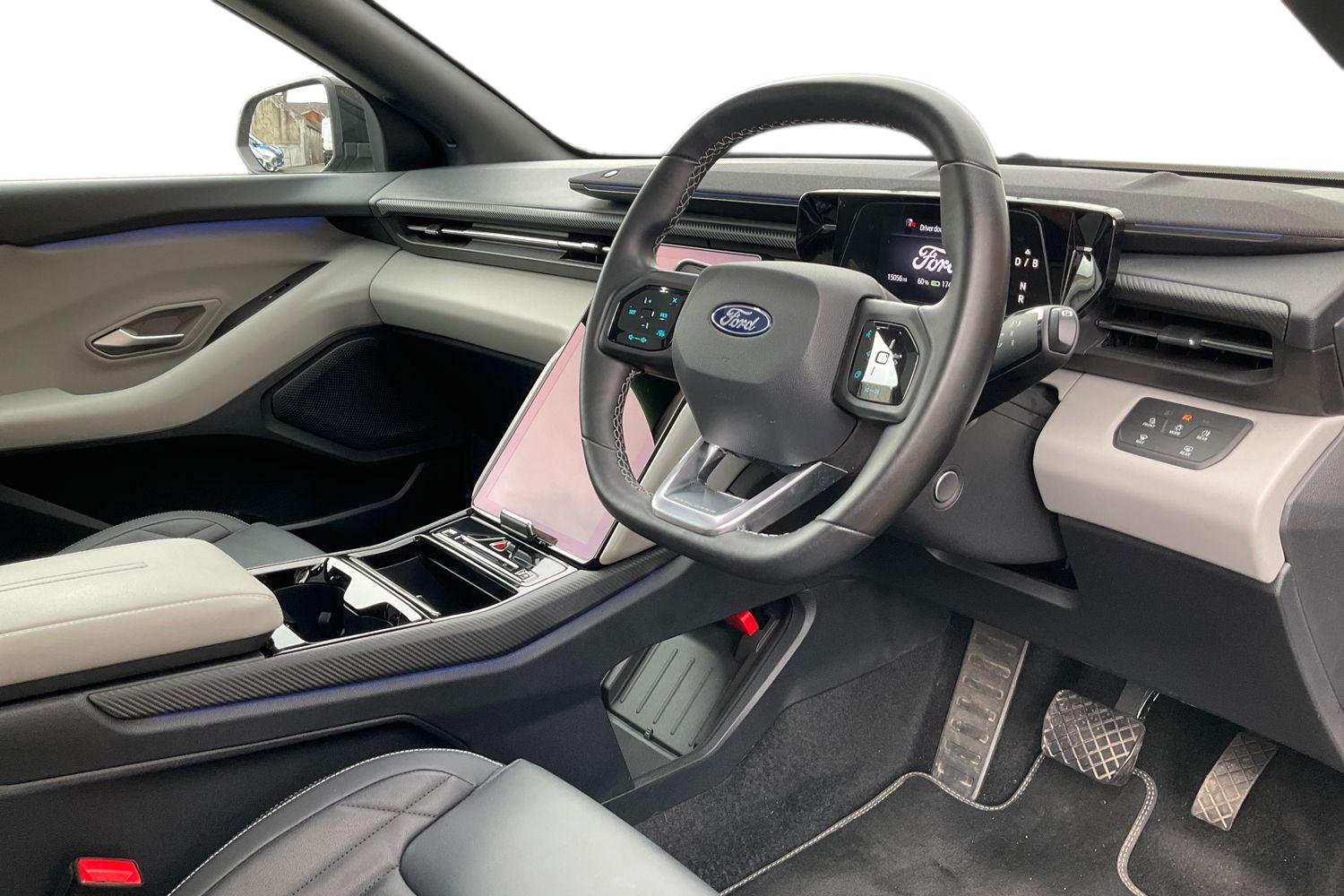 Ford Explorer Photo 8