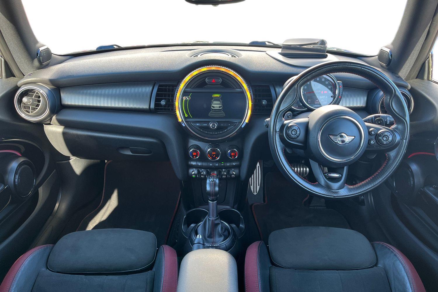 MINI HATCHBACK Photo 9