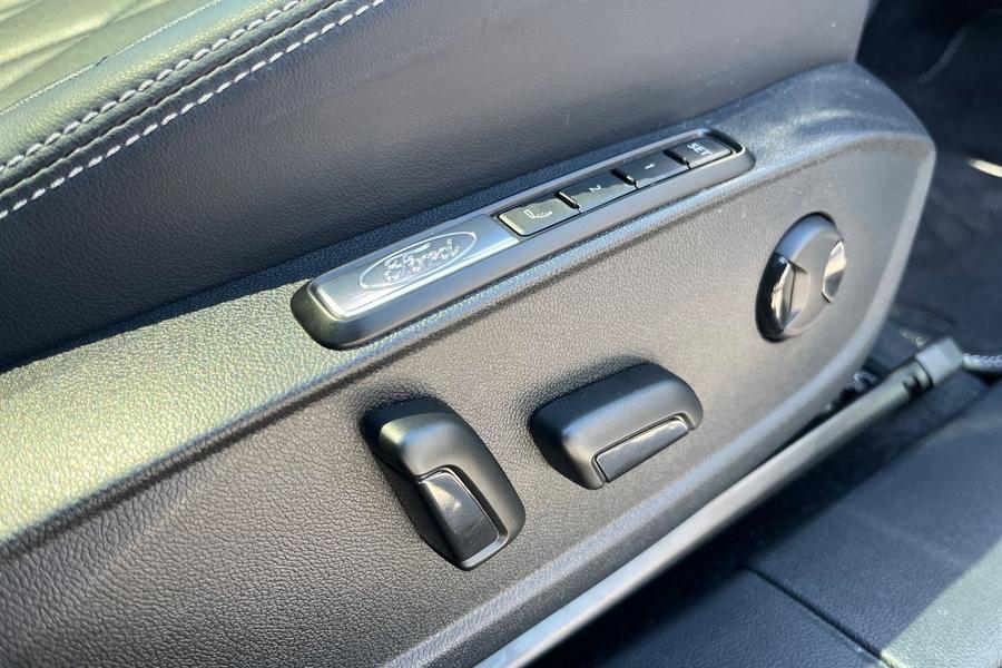 Ford Explorer Photo autoimg-f89c4093bd864f09e9a9abe75275d2b3c542cd2a.jpg