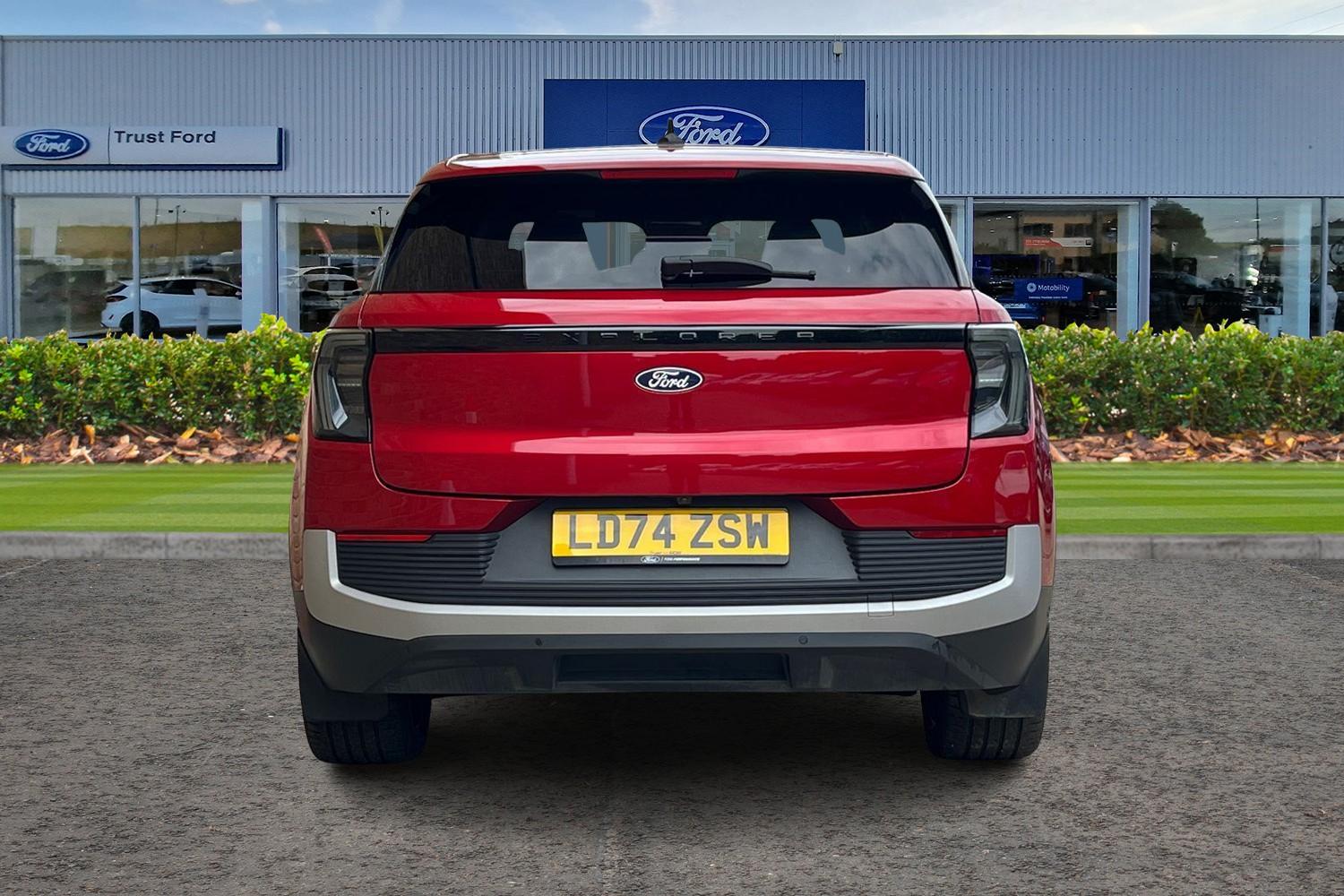 Ford Explorer Photo 6