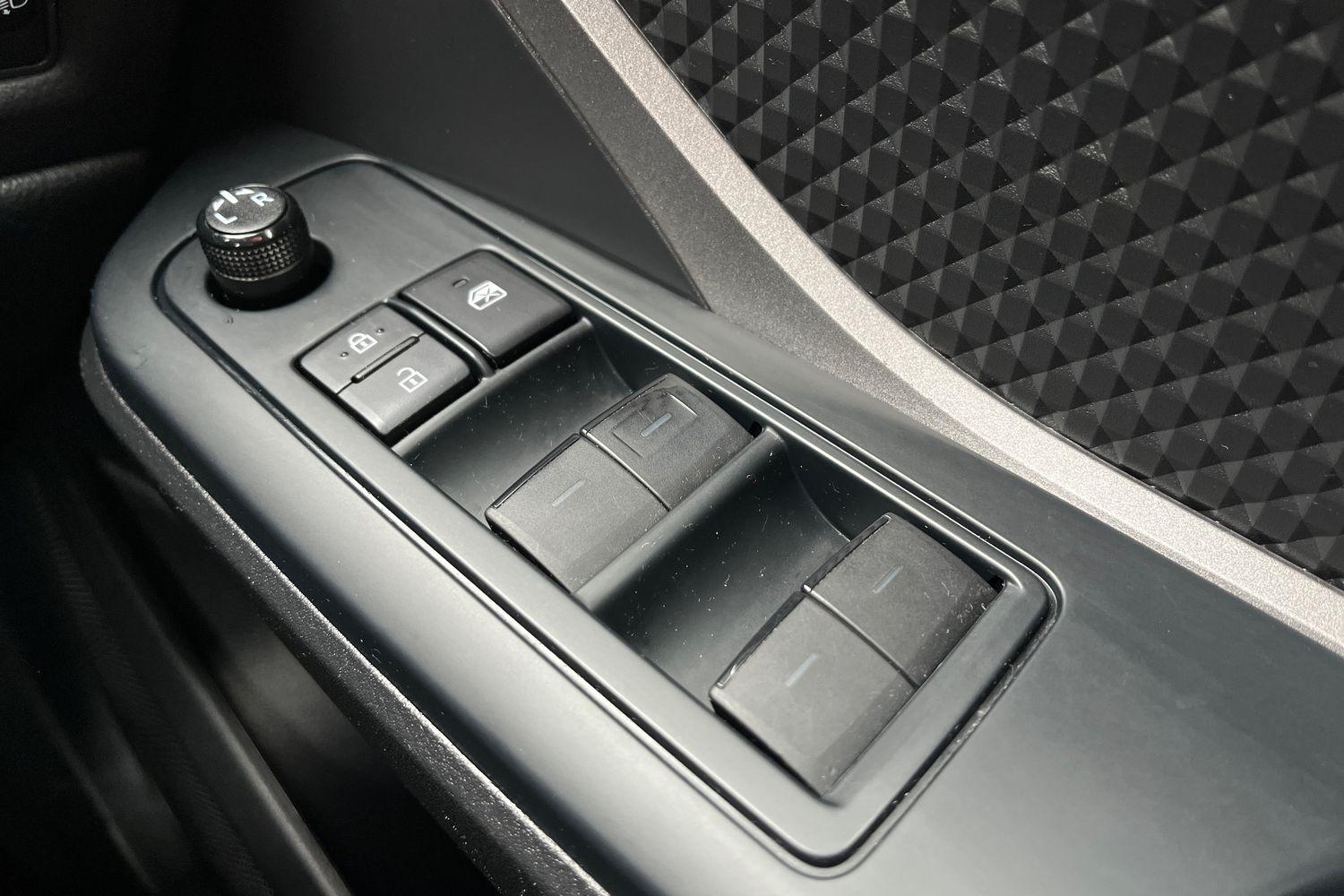 Toyota C-HR Photo 15