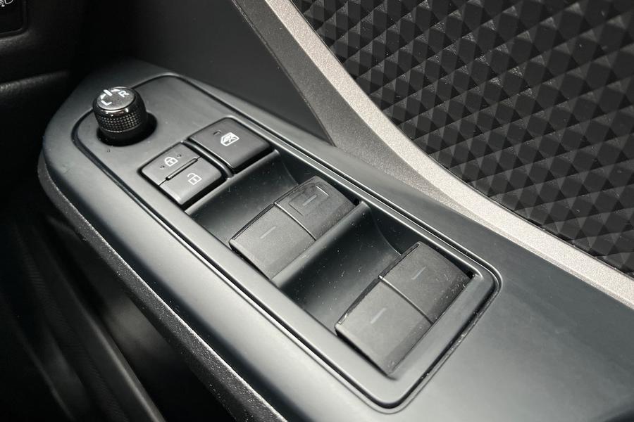 Toyota C-HR Photo autoimg-f8a201f646c8cfcaff822750c155a21848b8cd0d.jpg
