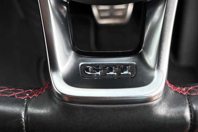 VOLKSWAGEN Golf Photo 27