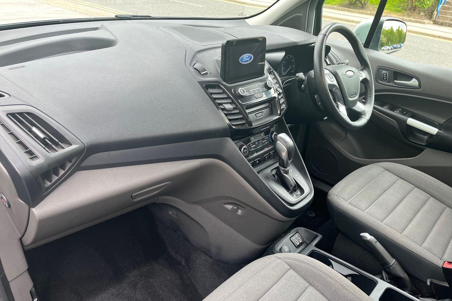 Ford GRAND TOURNEO CONNECT Photo 17