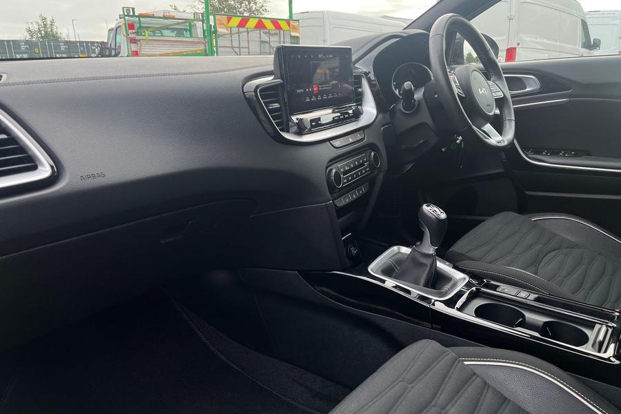 Kia CEED Photo autoimg-f8ab30b52b2f2b53e6460d15e889f273e6ed415c.jpg