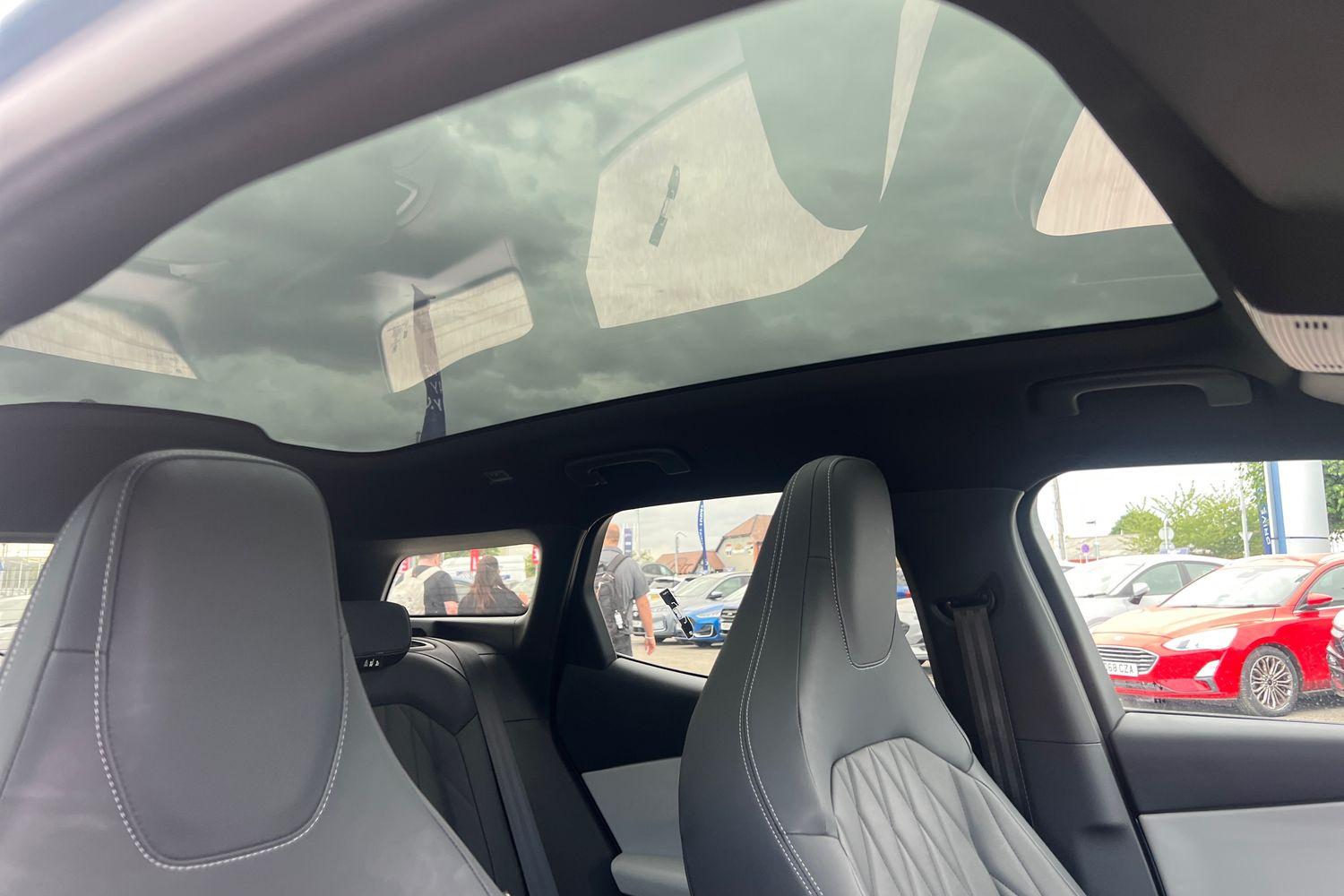 Ford EXPLORER Photo 29
