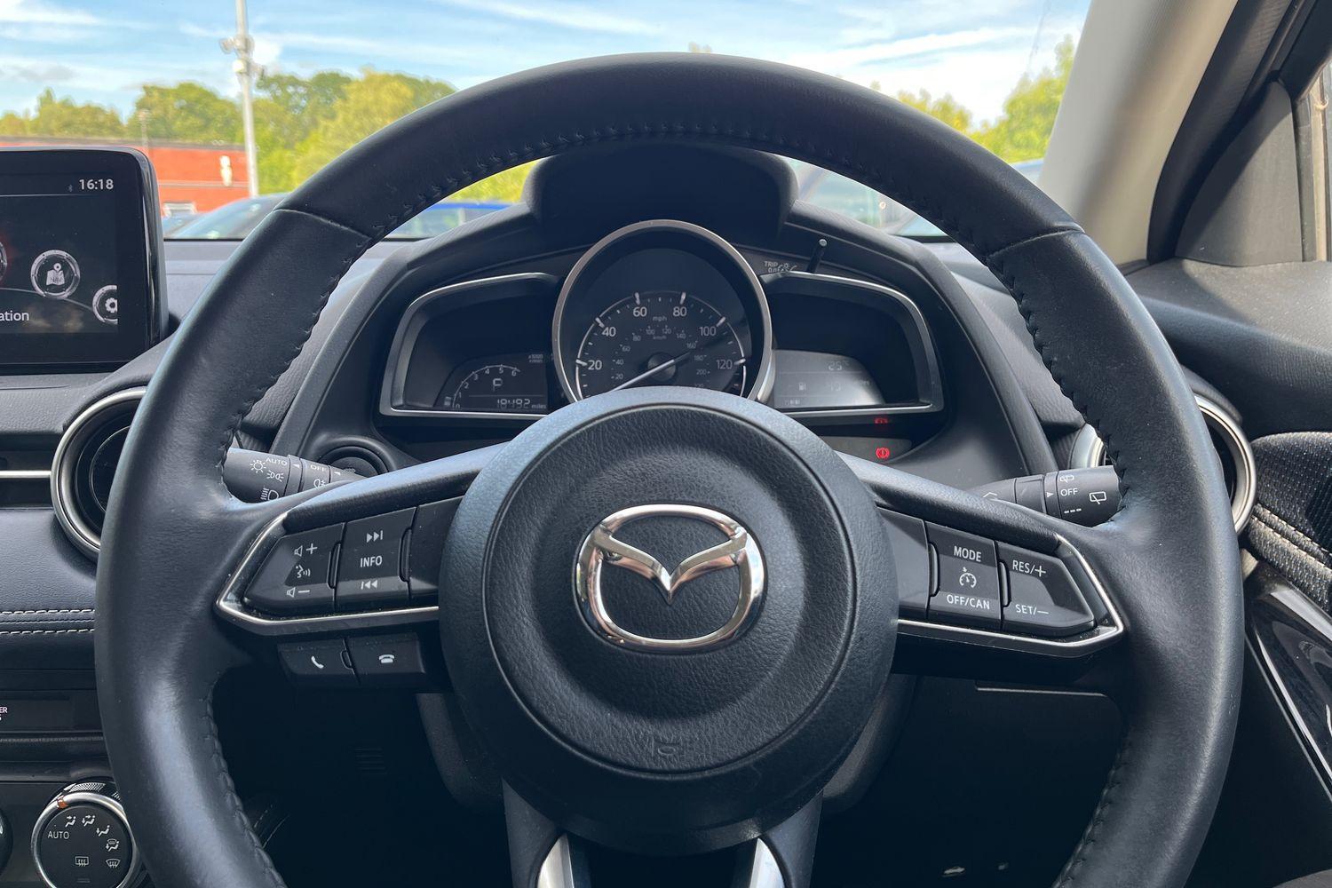 Mazda 2 Photo 11