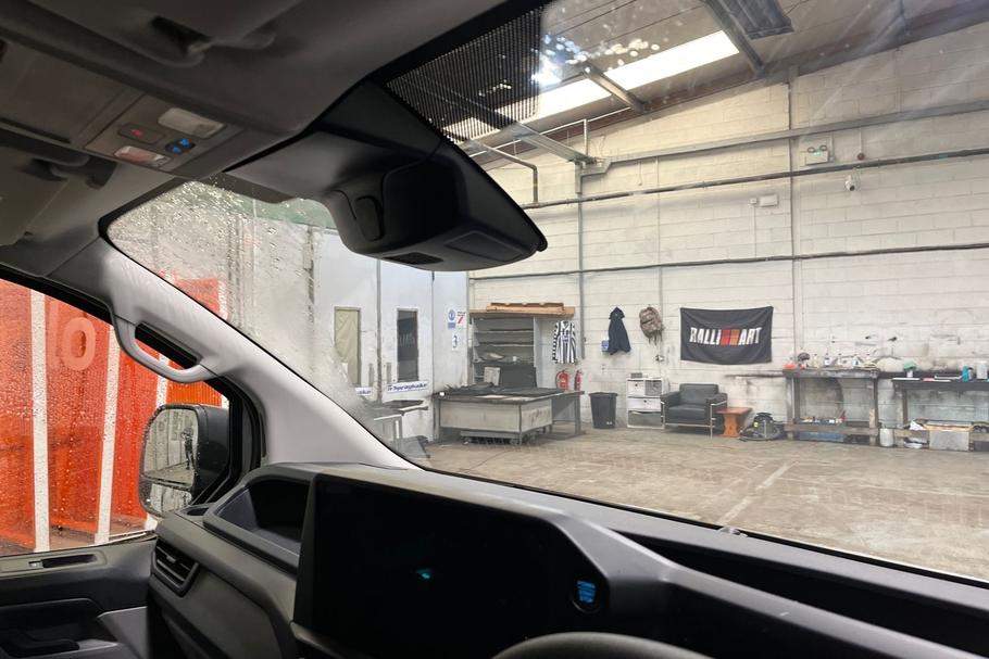 Used Ford TRANSIT CUSTOM WR25JXO 32