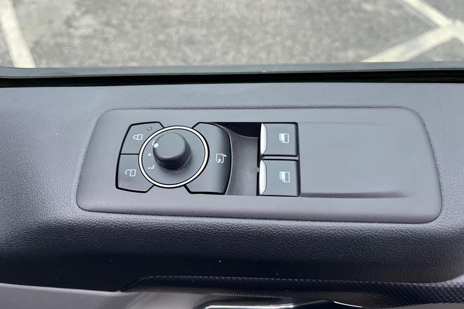 Used Ford TRANSIT CUSTOM YO25URE 25