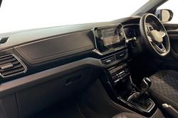 VOLKSWAGEN T-Cross Photo 2