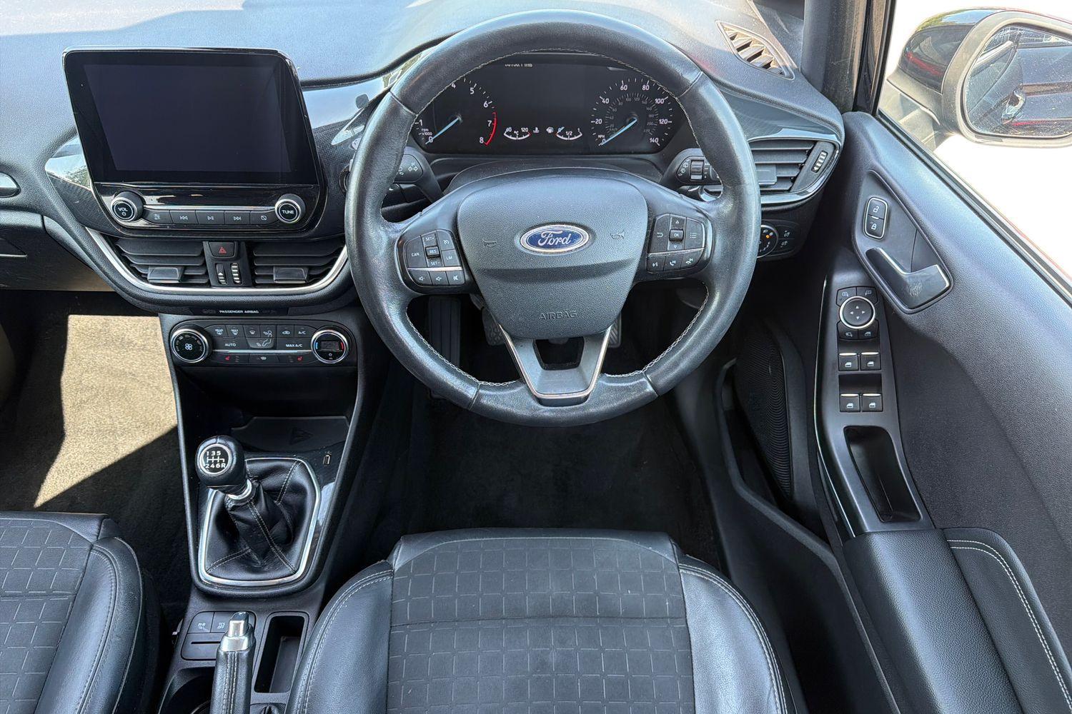 Ford FIESTA Photo 10