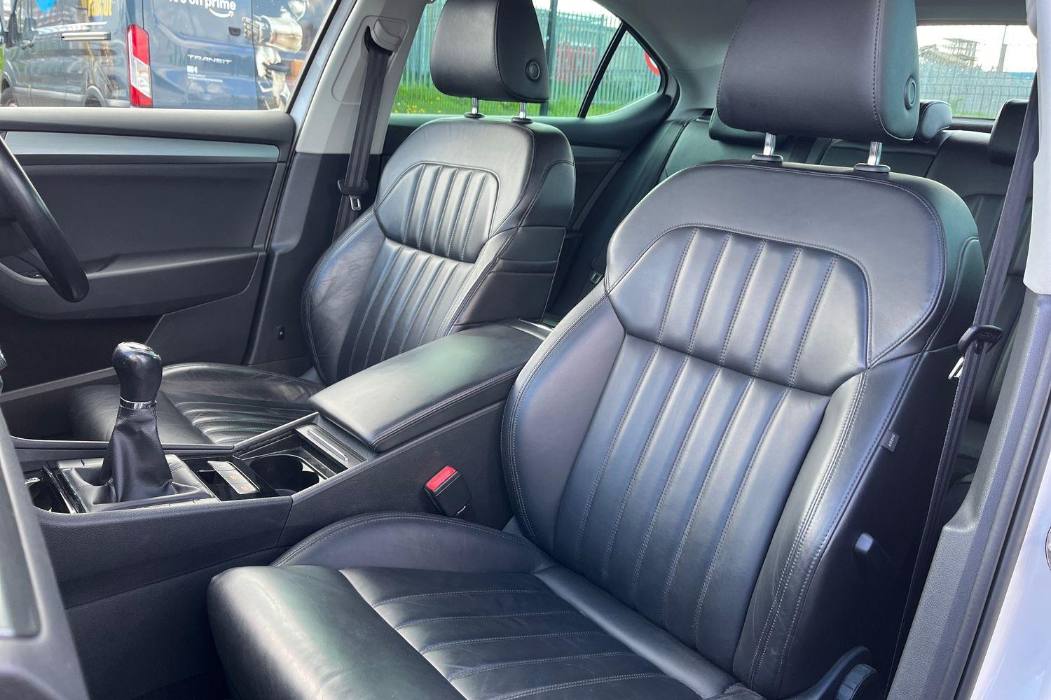 Skoda SUPERB Photo 18