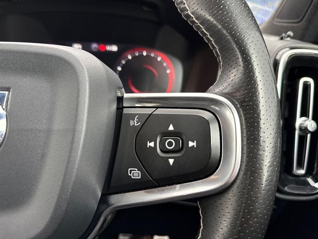 VOLVO XC40 Photo 17